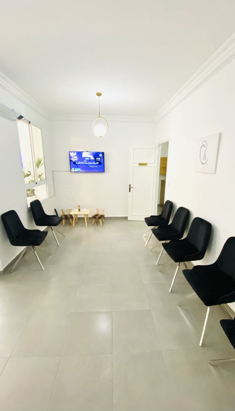 Dr Soukaina Boussena dans son cabinet d’ophtalmologie à Tanger